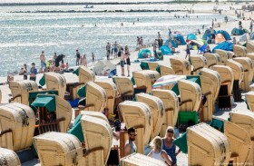 الأوروبيون يستهلون إجازة صيف ما بعد كورونا 