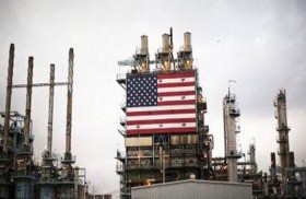 أسعار النفط تواصل خسائرها بفعل زيادة المخزونات الأمريكية 