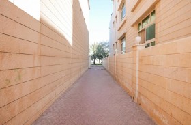 بلدية مدينة أبوظبي تدعو إلى أهمية الحفاظ على نظافة «السكيك» في الأحياء السكنية، والمحلات التجارية