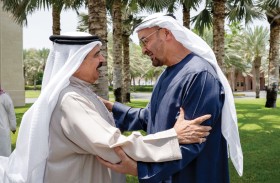 رئيس الدولة يزور ملك البحرين في مقر إقامته في أبوظبي