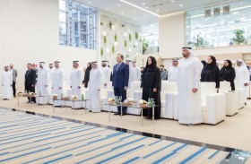 جامعة الإمارات تطلق طوابع بريدية تذكارية توثق مسيرة 50 عامًا من التميز الأكاديمي