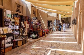 «اقتصادية دبي» تؤكد أهمية ضبط وضع لافتات الأسماء على واجهات المحال التجارية