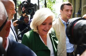 فرنسا: لوبان وميلينشون يتجهان إلى رئاسية 2027