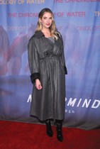 الممثلة الأمريكية آشلي بنسون لدى حضورها العرض الأول لفيلم  The Chronology of Water  في لوس أنجلوس. ا ف ب