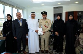شرطة دبي تحقق أمنية يتيم في زيارة القيادة العامة وجولة في الدوريات الفارهة 