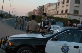 يتعرض للاعتداء بالسكاكين وسط الشارع 