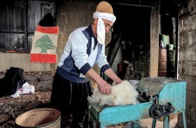 حرفي لبناني يحمي اللبادة التراثية من الاندثار