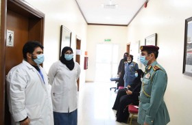 قائد شرطة عجمان يتفقد القاعات المجهزة لتطعيم موظفي الشرطة بلقاح كوفيد 19 
