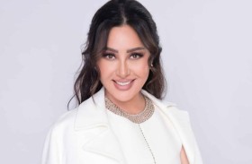 تعالجت نفسيًا عقب وفاتها.. لطيفة تبكي على فراق والدتها 