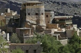 فنادق الطين مقصد سياحي في قرية عمانية