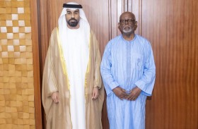 سفير الإمارات يقدم نسخة من أوراق اعتماده  إلى وزير العلاقات الخارجية بالكاميرون