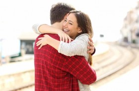 أربع فوائد صحية للعناق.. ولماذا يشعرنا بالرضا؟