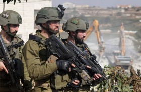 سابقة في إسرائيل... جنود سابقون يهاجمون الجيش بالحجارة