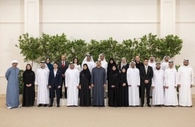 رئيس الدولة يستقبل أوائل الصف الثاني عشر وأولياء أمورهم وعدداً من القيادات التربوية