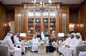 حمدان بن زايد يستقبل وفداً من مجموعة سِرح ويوجّه بتنفيذ مشاريع تنموية لخدمة أهالي جزيرة دلما