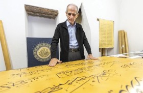 عراقي يكتب أكبر مصحف في العالم بخط يده