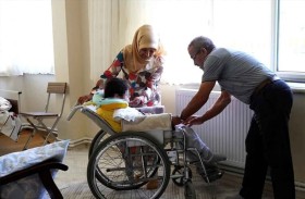 تجربة مؤثرة لعائلة تبنت طفلاً معاقاً طوال 12 عاما 