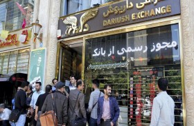 هكذا تتلاعب إيران بسوق الصرف لتمويل ميلشياتها