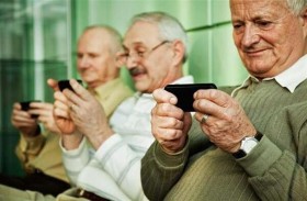 كيف يؤثر الإنترنت على الصحة العقلية لكبار السن؟