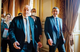 عبدالله بن زايد يلتقي وزير خارجية فرنسا في باريس