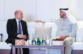رئيس الدولة يبحث مع رئيس مجلس القيادة الرئاسي اليمني العلاقات الثنائية وتعزيز وحدة اليمن واستقراره 