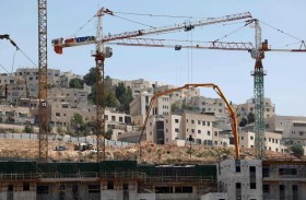 عائلة فلسطينية باتت محاصرة داخل مستوطنة 