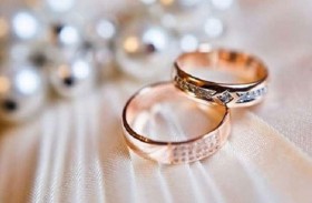 يقاضي خطيبته لبيعها الشبكة