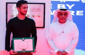 شرطة دبي تكرم مقيمين تقديراً لتعاونهما