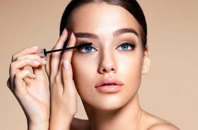 في الصيف..استخدمي ماسكارا مقاومة للماء