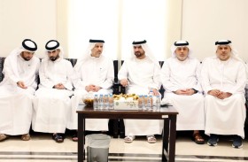 عبدالله بن سالم القاسمي يقدم واجب العزاء في وفاة فاطمة بن يعروف السبوسي