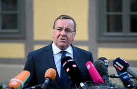 وزير الدفاع الألماني: أوروبا آمنة من صواريخ إيران