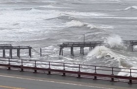 عمليات إجلاء جراء عاصفة قوية تضرب كالفورنيا 