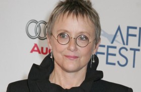 وفاة أيقونة برودواي الممثلة ماري بيث هيرت