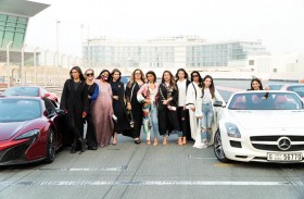 النساء يتصدّرن المشهد في النسخة الثانية من الرالي عبر أكثر من 100 سيارة في حلبة مرسى ياس بأبوظبي