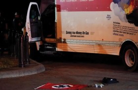 القبض على سائق شاحنة اصطدمت بحواجز أمنية قرب البيت الأبيض