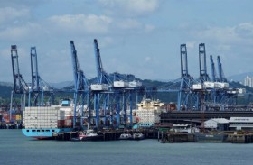 سفن محملة بخام الحديد متجهة إلى الشرق الأوسط تغير مسارها مع إغلاق مضيق هرمز 