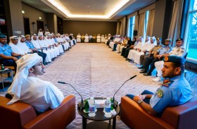 عبدالله بن زايد يستقبل وفدا من كلية الدفاع الوطني