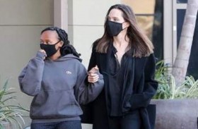 أنجيلينا جولي برفقة ابنتها في شوارع لوس أنجلوس