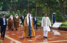 ولي عهد أبوظبي يزور ضريح المهاتما غاندي