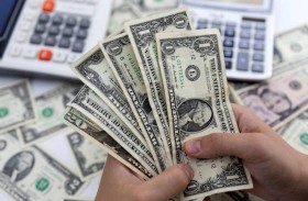الـدولار يســجل مكاســب أســبوعية واســعة