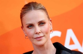 تشارليز ثيرون تروي تفاصيل مقتل والدها على يد أمها