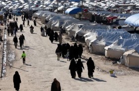 باريس تعيد 10 نساء و25 طفلا من مخيمات في سوريا 