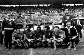بيليه.. أسطورة صنعتها دموع الأب في 1950 