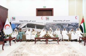 حاكم أم القيوين يطلع على جهود المتطوعين المشاركين فى حملة جسور الخير 