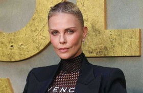 تشارليز ثيرون : «تعرضتُ لإساءة 15 ساعة متواصلة»