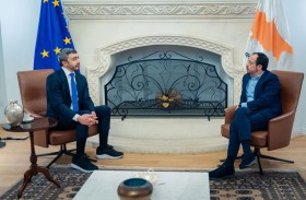 رئيس قبرص يستقبل عبدالله بن زايد ويبحثان العلاقات الإستراتيجية والتطورات الإقليمية