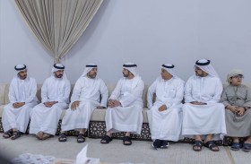 حمدان بن محمد يقدّم واجب العزاء في وفاة عمر أحمد البلوشي