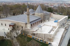 جامع علاء الدين.. نمط عمراني فريد يقاوم الزمن منذ 800 عام 