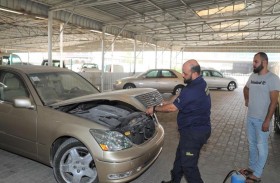 دفاع مدني عجمان يوعي معارض السيارات باشتراطات الوقاية والسلامة 