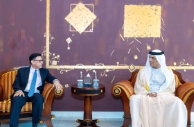 سعود بن صقر يستقبل السفير الكندي